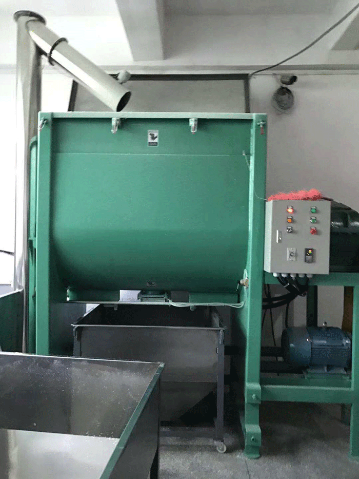 廈門塑料加熱臥式攪拌機(jī)為覃小姐創(chuàng)造了財(cái)富，增加了效率！